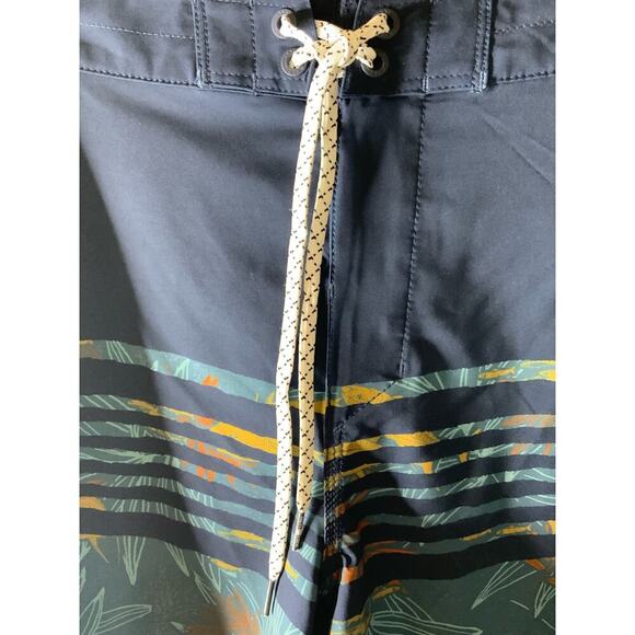 Salty Crew Floral Swim Trunk Men 44 Drawstring Summer Tropical Beachy Boardshort - Picture 6 of 12